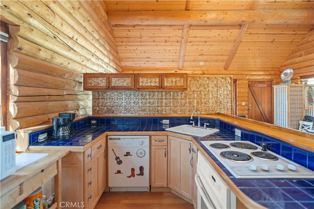 15916 Zurich Way, Pine Mountain Club, CA 93222