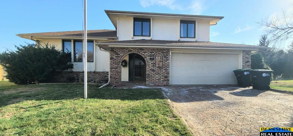 5614 N 116 Avenue Circle, Omaha, NE 68164