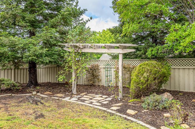 2748 Woodacre Ct, Lincoln, CA 95648