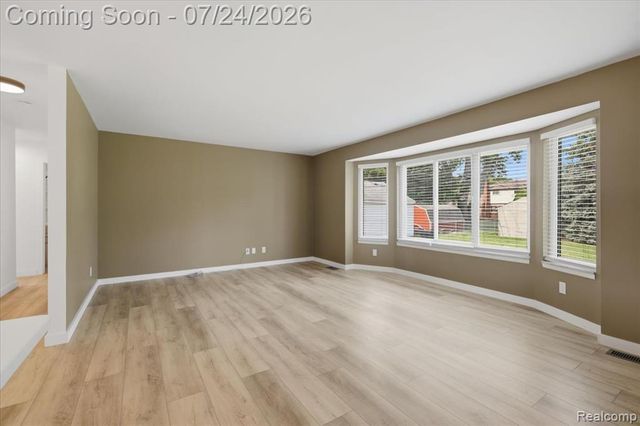 38475 Manchester Street, Clinton Township, MI 48036