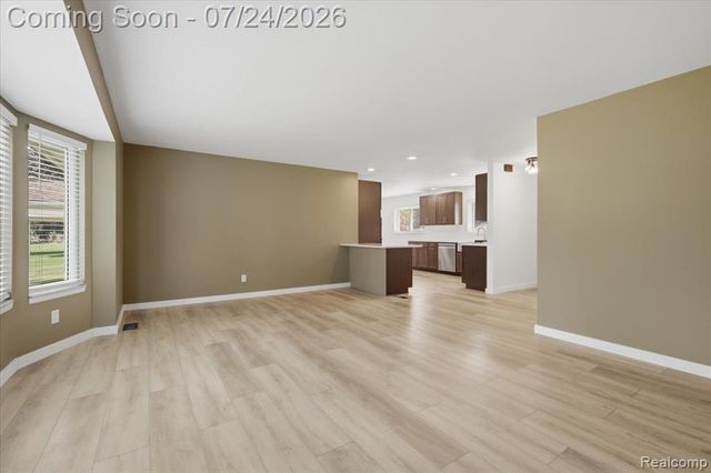 38475 Manchester Street, Clinton Township, MI 48036