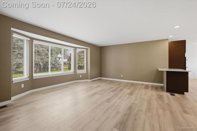 38475 Manchester Street, Clinton Township, MI 48036