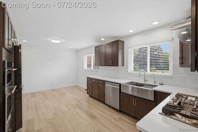38475 Manchester Street, Clinton Township, MI 48036