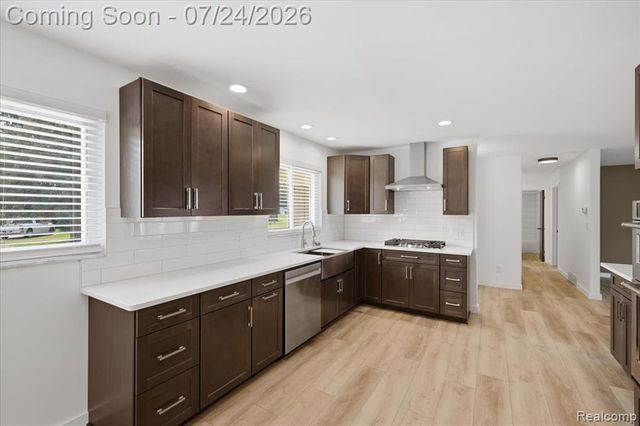 38475 Manchester Street, Clinton Township, MI 48036