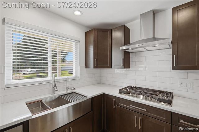 38475 Manchester Street, Clinton Township, MI 48036