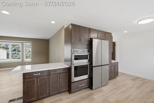 38475 Manchester Street, Clinton Township, MI 48036