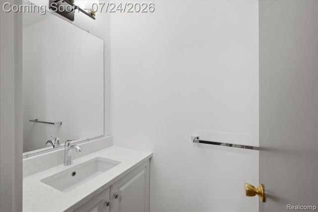 38475 Manchester Street, Clinton Township, MI 48036
