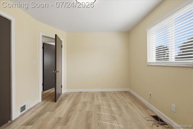 38475 Manchester Street, Clinton Township, MI 48036