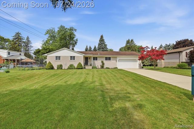 38475 Manchester Street, Clinton Township, MI 48036