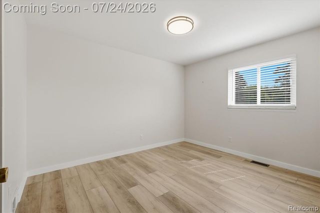 38475 Manchester Street, Clinton Township, MI 48036