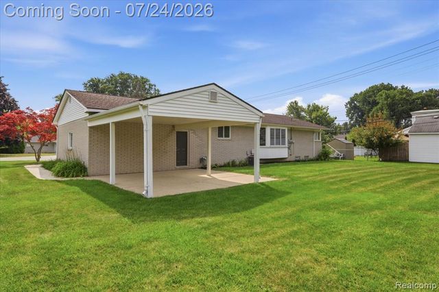 38475 Manchester Street, Clinton Township, MI 48036