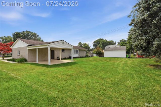 38475 Manchester Street, Clinton Township, MI 48036