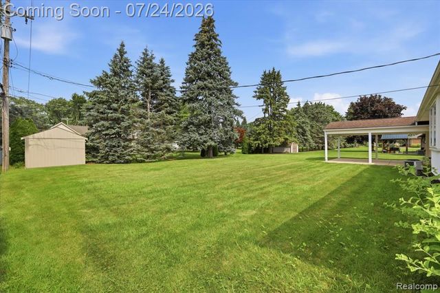 38475 Manchester Street, Clinton Township, MI 48036
