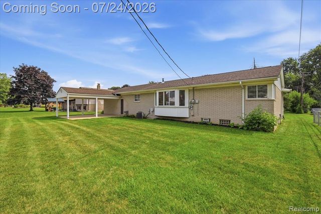 38475 Manchester Street, Clinton Township, MI 48036