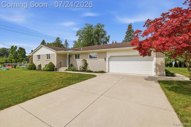 38475 Manchester Street, Clinton Township, MI 48036