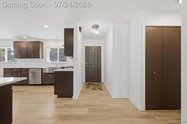 38475 Manchester Street, Clinton Township, MI 48036