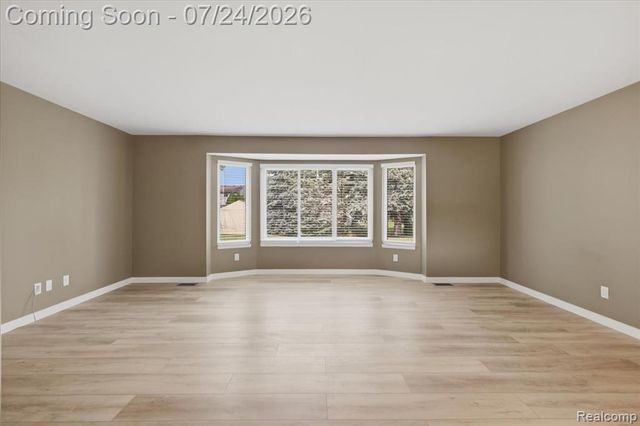 38475 Manchester Street, Clinton Township, MI 48036