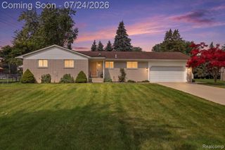 38475 Manchester Street, Clinton Township, MI 48036