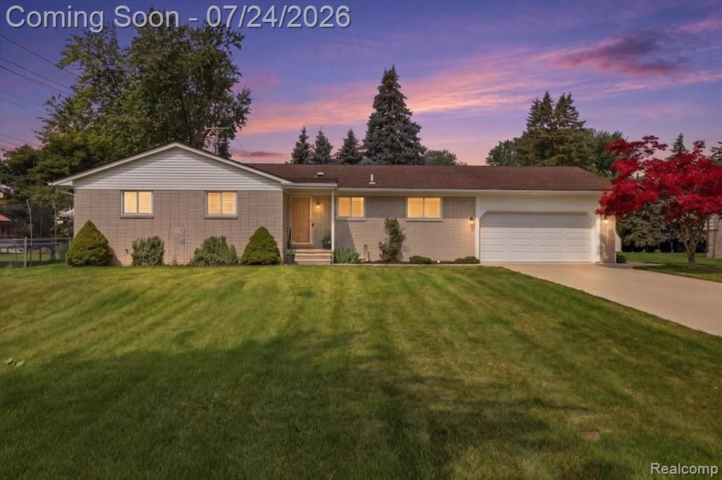 38475 Manchester Street, Clinton Township, MI 48036