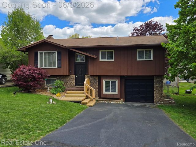 661 Harry Paul Drive, Orion Charter Township, MI 48362