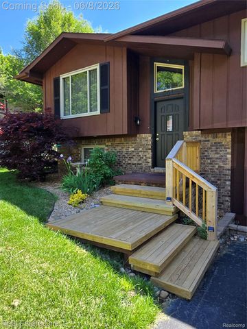 661 Harry Paul Drive, Orion Charter Township, MI 48362
