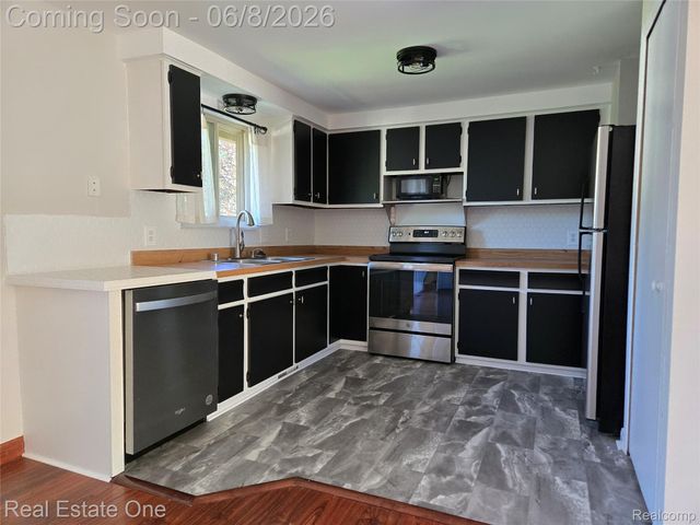 661 Harry Paul Drive, Orion Charter Township, MI 48362