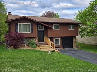 661 Harry Paul Drive, Orion Charter Township, MI 48362