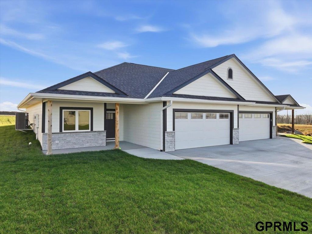 212 St. Andrews Loop, Malvern, IA 51551