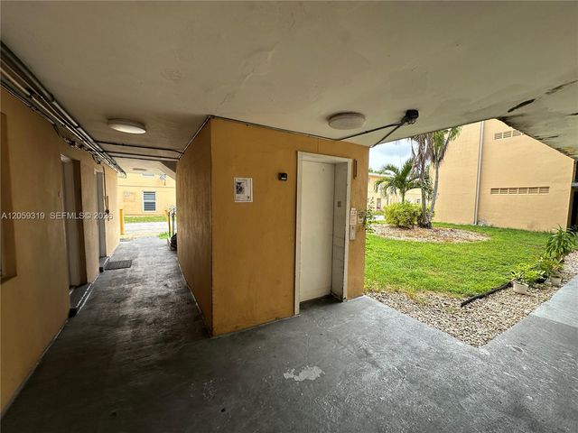 3855 SW 79th Ave 27, Miami, FL 33155