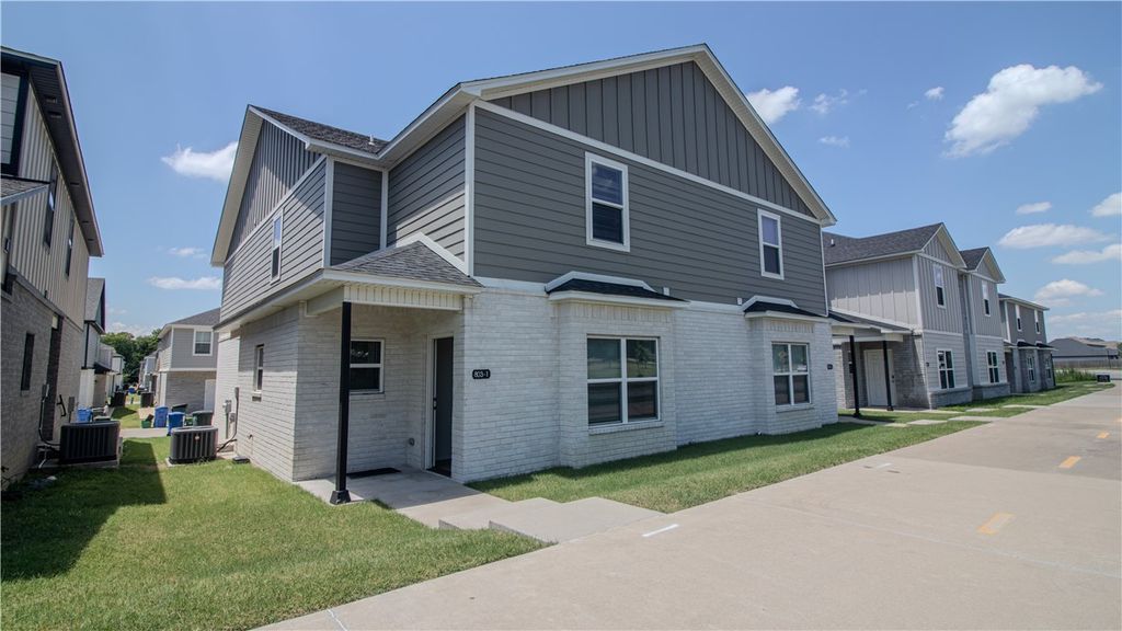 803 S Rupple Road 2, Fayetteville, AR 72704