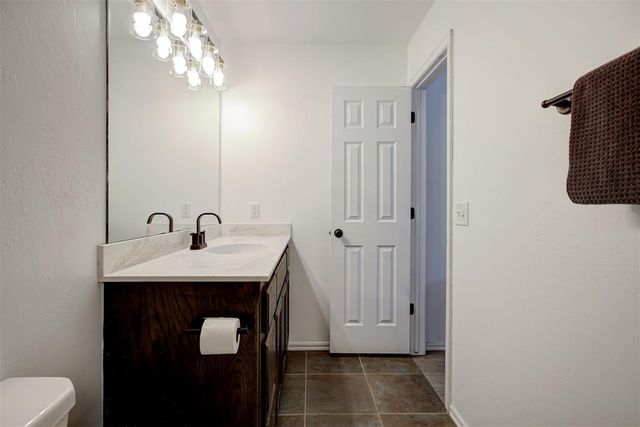 12601 Heritage Oaks Drive, Oklahoma City, OK 73120