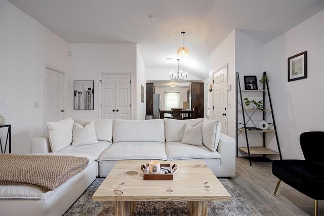 12601 Heritage Oaks Drive, Oklahoma City, OK 73120