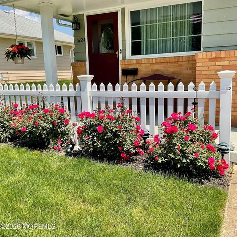 1624 Mount Everest Lane, Toms River, NJ 08753