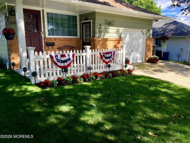 1624 Mount Everest Lane, Toms River, NJ 08753