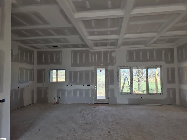 992 Bumblebee Lane, Wellford, SC 29385