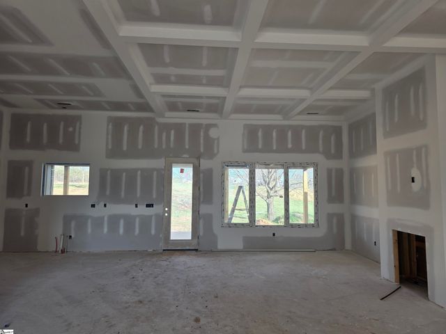 992 Bumblebee Lane, Wellford, SC 29385