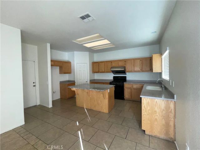 13533 Princeton Drive, Victorville, CA 92392
