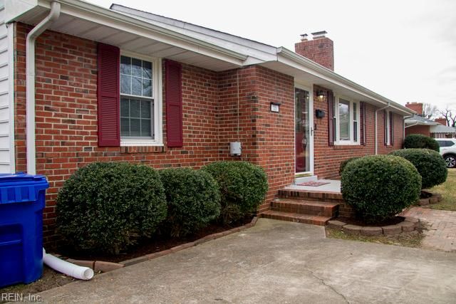 35 Rivercrest DR, Portsmouth, VA 23701