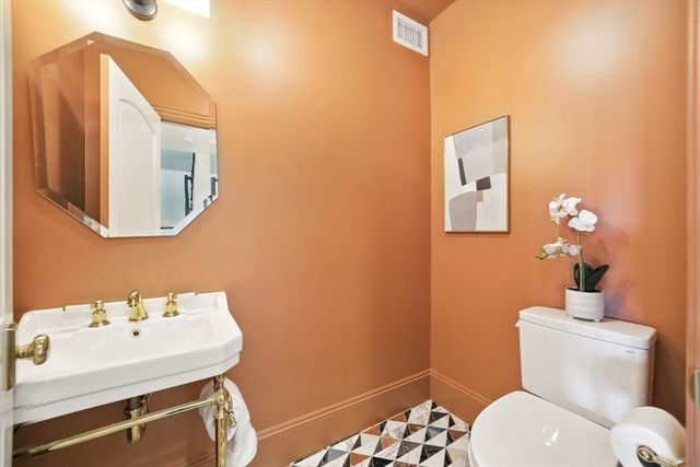 197 Winchester St 197, Brookline, MA 02446