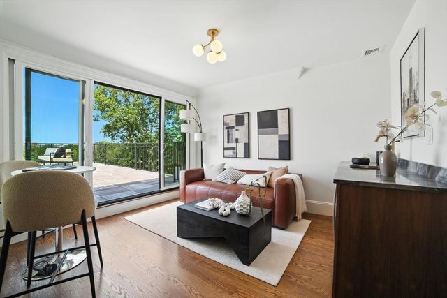 197 Winchester St 197, Brookline, MA 02446