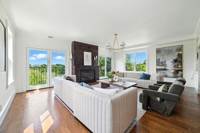 197 Winchester St 197, Brookline, MA 02446