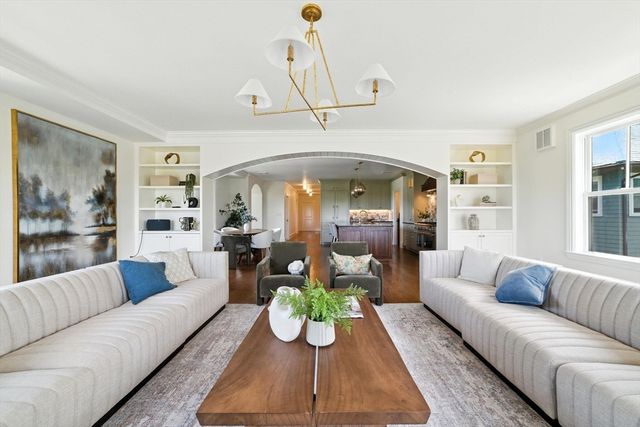 197 Winchester St 197, Brookline, MA 02446