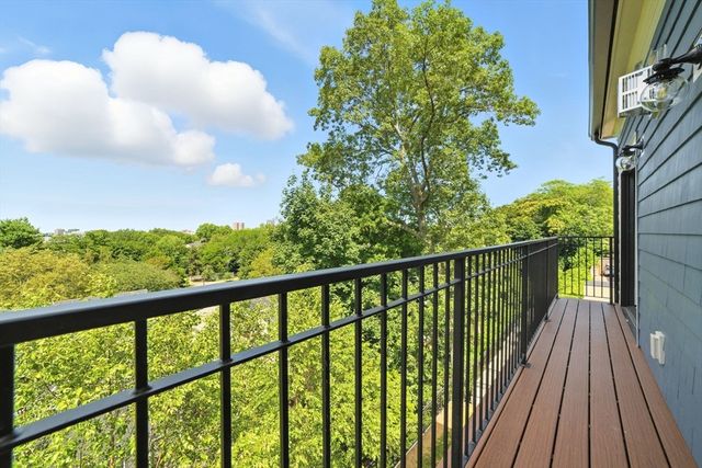 197 Winchester St 197, Brookline, MA 02446