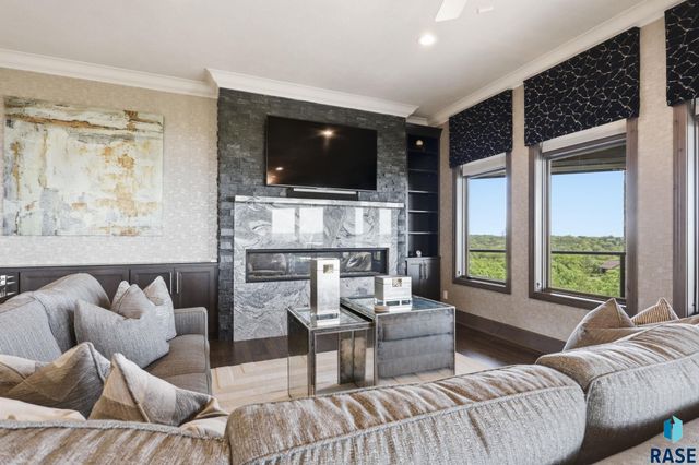 158 Signal Hill Rd Road, Yankton, SD 57078