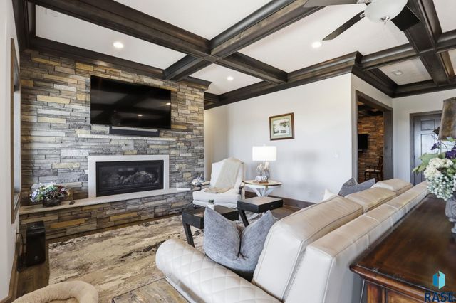158 Signal Hill Rd Road, Yankton, SD 57078