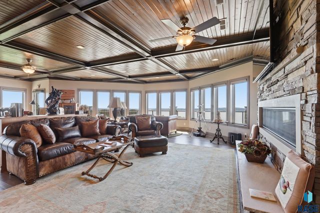158 Signal Hill Rd Road, Yankton, SD 57078