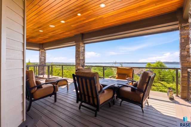 158 Signal Hill Rd Road, Yankton, SD 57078