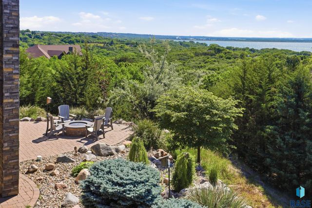 158 Signal Hill Rd Road, Yankton, SD 57078