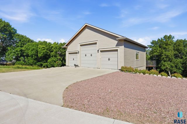 158 Signal Hill Rd Road, Yankton, SD 57078