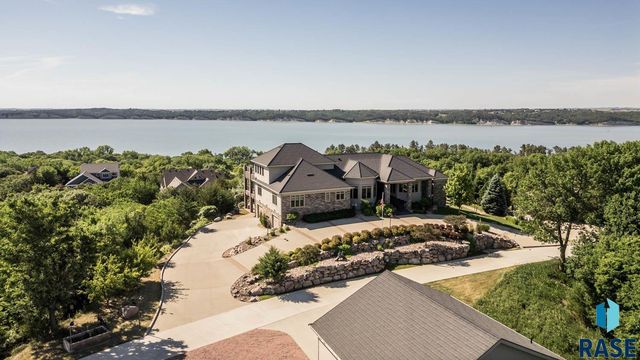 158 Signal Hill Rd Road, Yankton, SD 57078